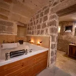 Kapalos Cave 酒店