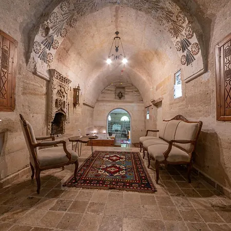 Kapalos Cave Hotel *