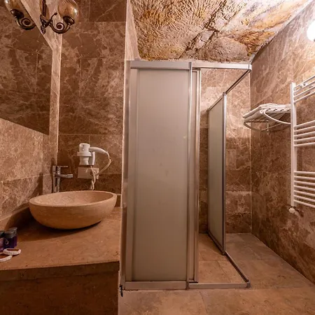 Kapalos Cave Hotel