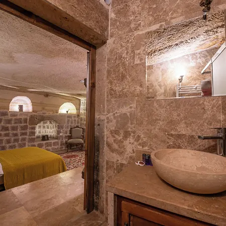 Kapalos Cave Hotel