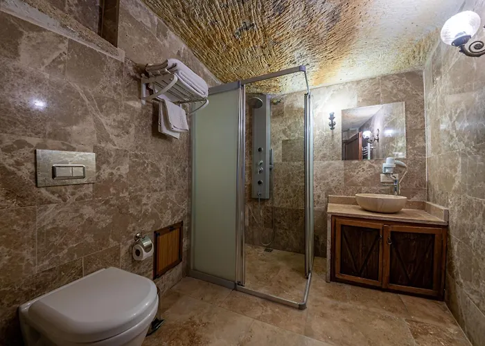 Kapalos Cave Hotel *