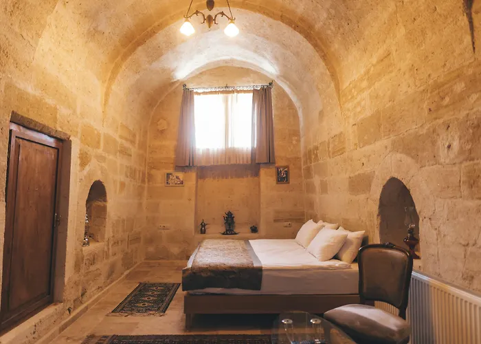 Kapalos Cave Hotel *