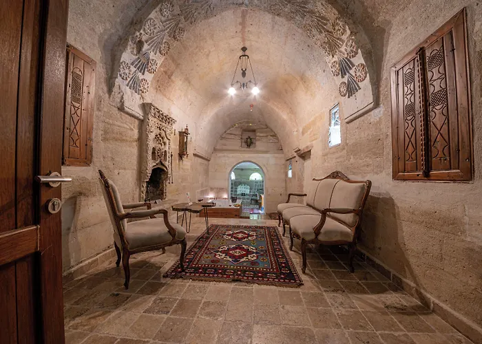 Kapalos Cave Hotel *